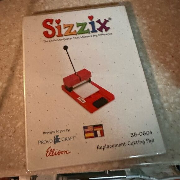 Sizzix 12 piece bundle die cutters, new cutting pad - Picture 2 of 13